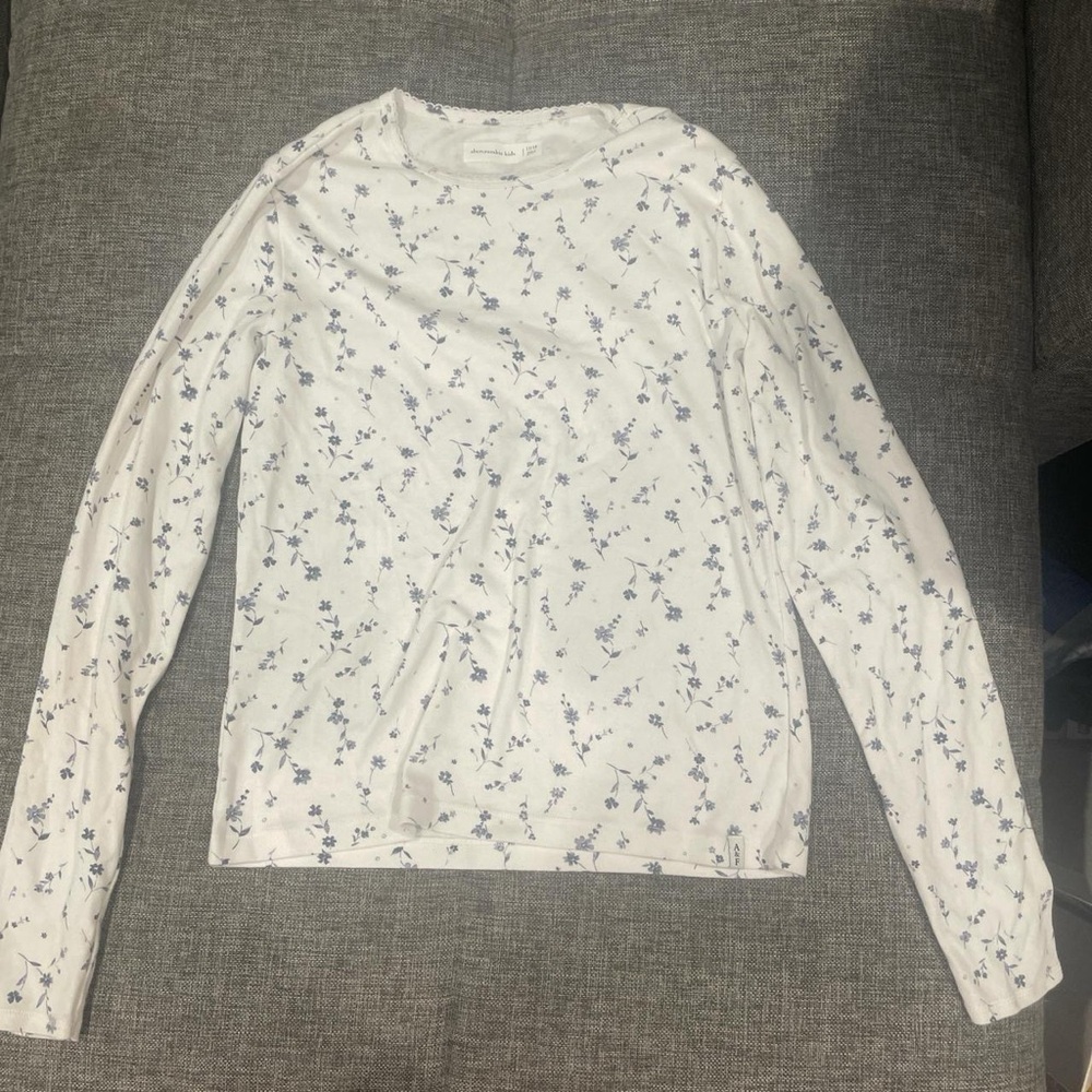 Abercrombie Kids White and Blue Floral Long Sleeve Tee